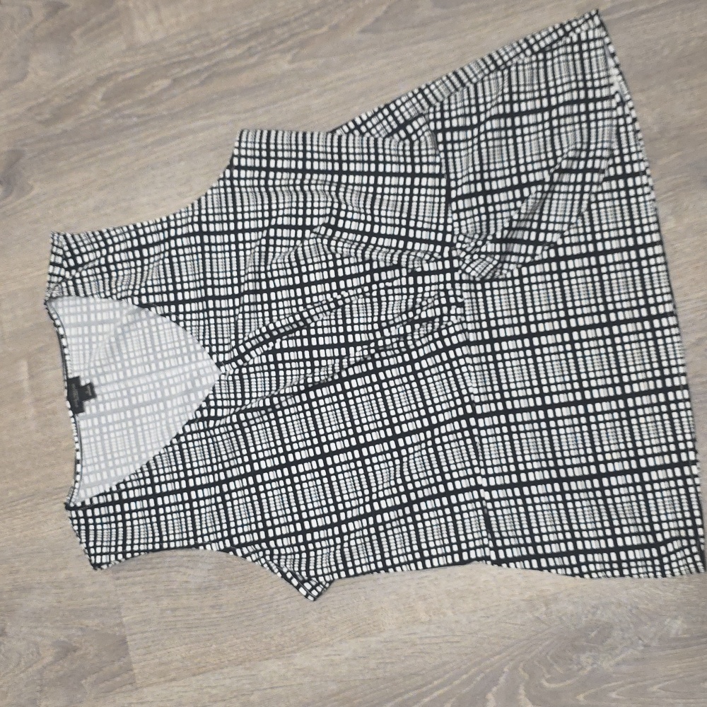 Ann Taylor Black and White Plaid Sleeveless Blouse - Picture 16 of 16